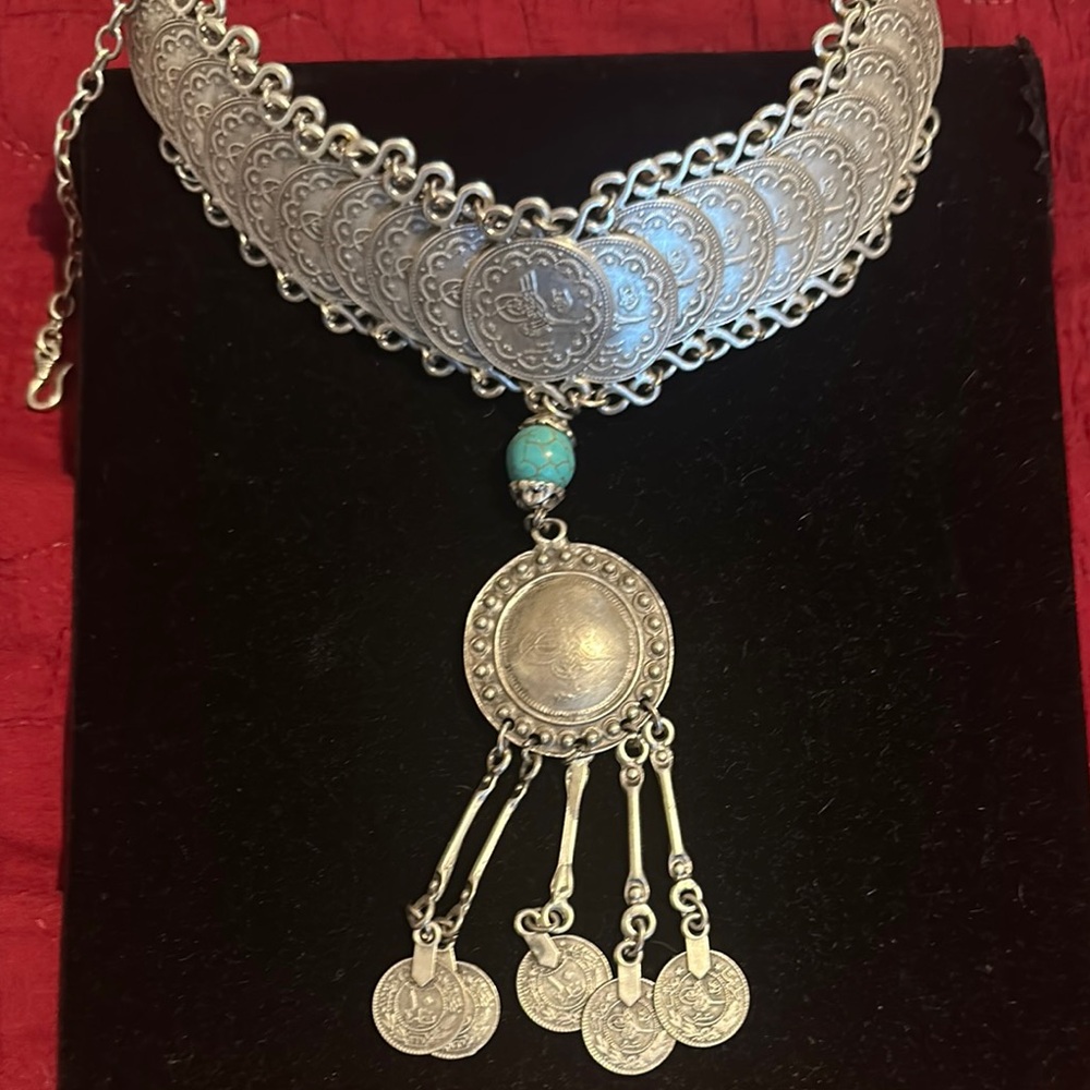 Intricate Silver Collar Necklace with Pendant